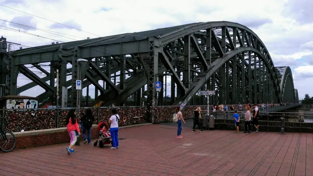 Hohenzollernbrücke, Cologne